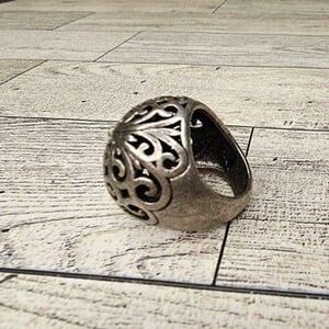 Lucky Brand Oversized Filigree Silver Tone Ring, Size 6 3/4